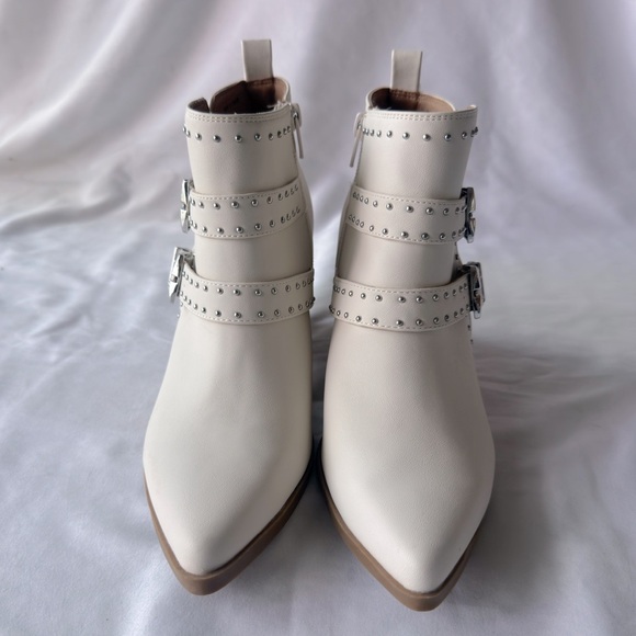Dolce & Vita Kairi White Women’s Booties with Silver Buckle Size 7.5 - Picture 1 of 11